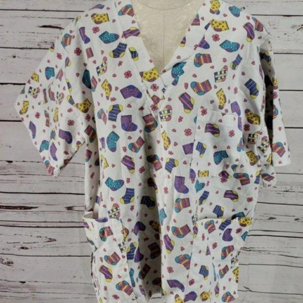 T.L.C. Women 1X Scrub Top V-Neck Short Sleeve Sock Print White Multi-Color